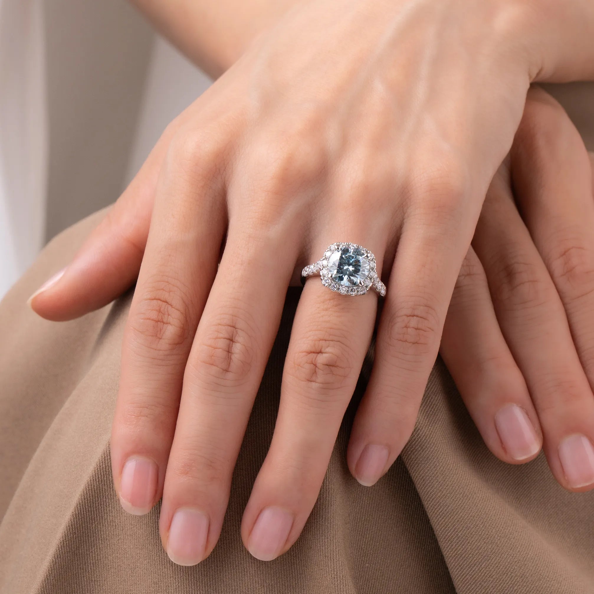 ブルーダイヤモンド プラチナリング(ラボグロウン/ヘイロー/3.00ct/鑑別書付)《WRGG0030》