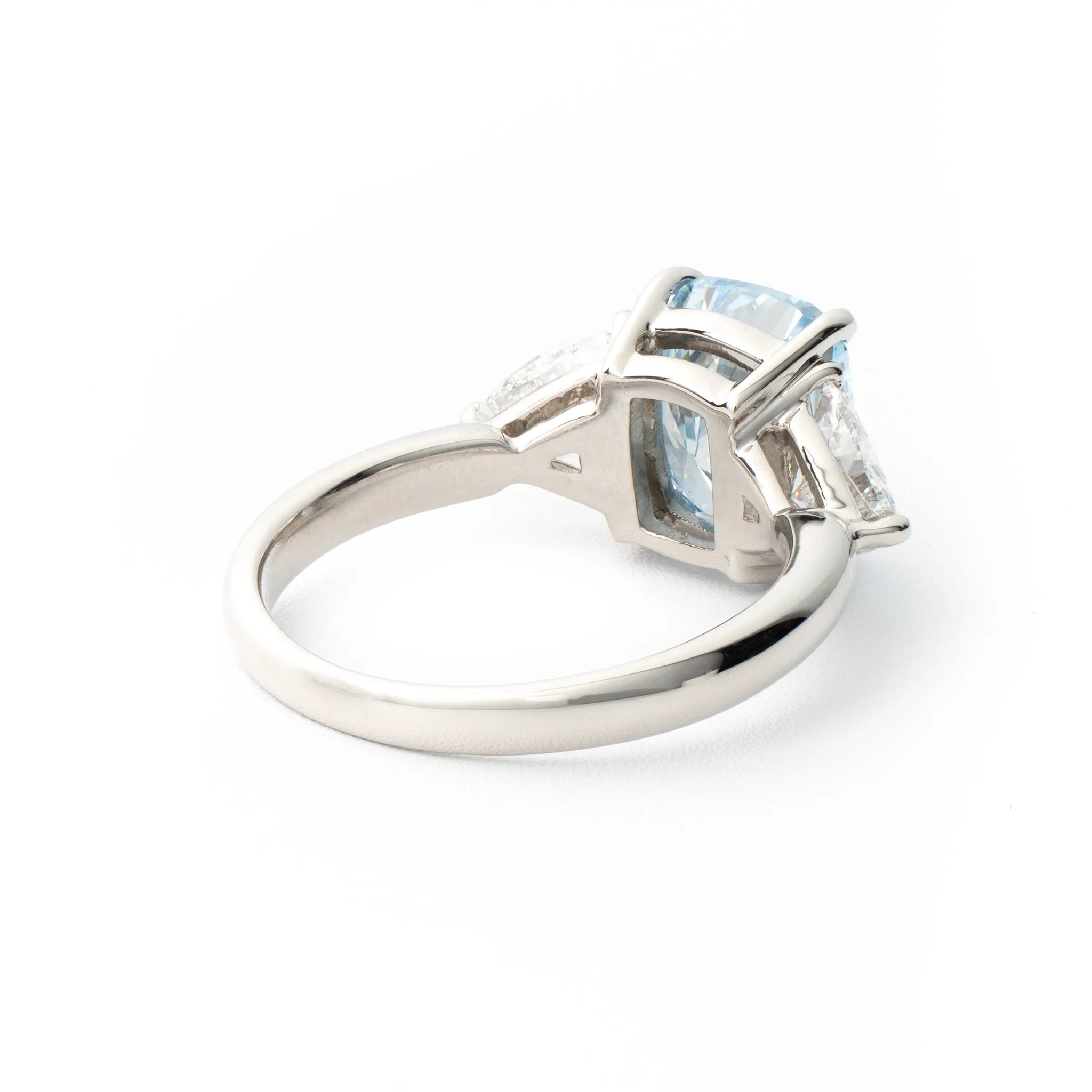 ブルーダイヤモンド プラチナリング(ラボグロウン/クッションカット/3.05ct/鑑別書付)《WRGG0031》