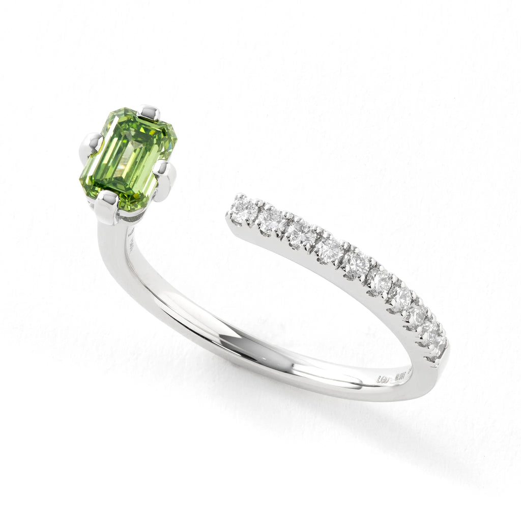 ダイヤとエメラルドのプラチナリング プラチナ900 エメラルド ダイヤモンド リング J233826 | ユキザキ