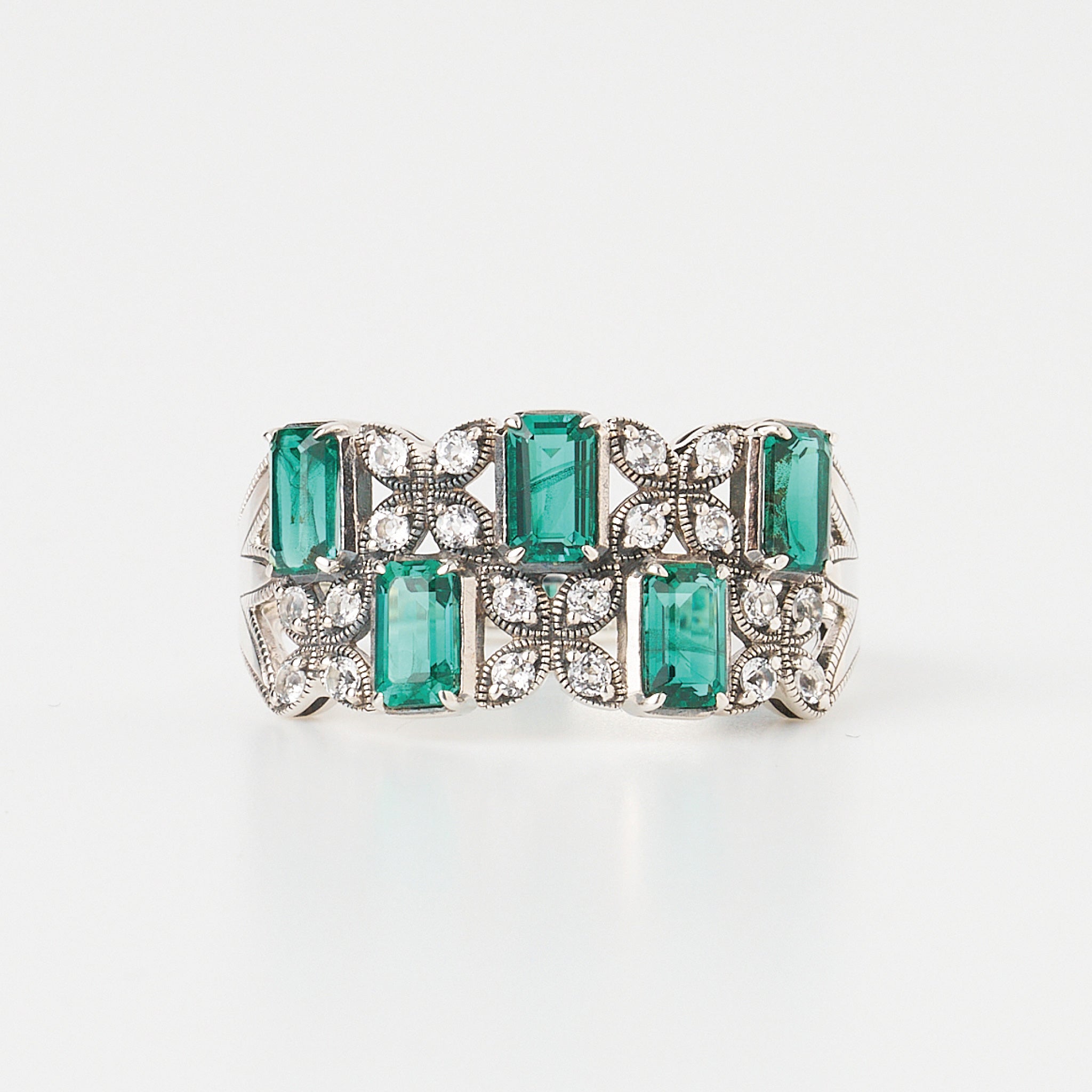 エメラルド/ホワイトトパーズ シルバーリング(いぶし銀仕上げ/LGE/English Garden/自然と建築物の調和モチーフ)《WRGGE002》