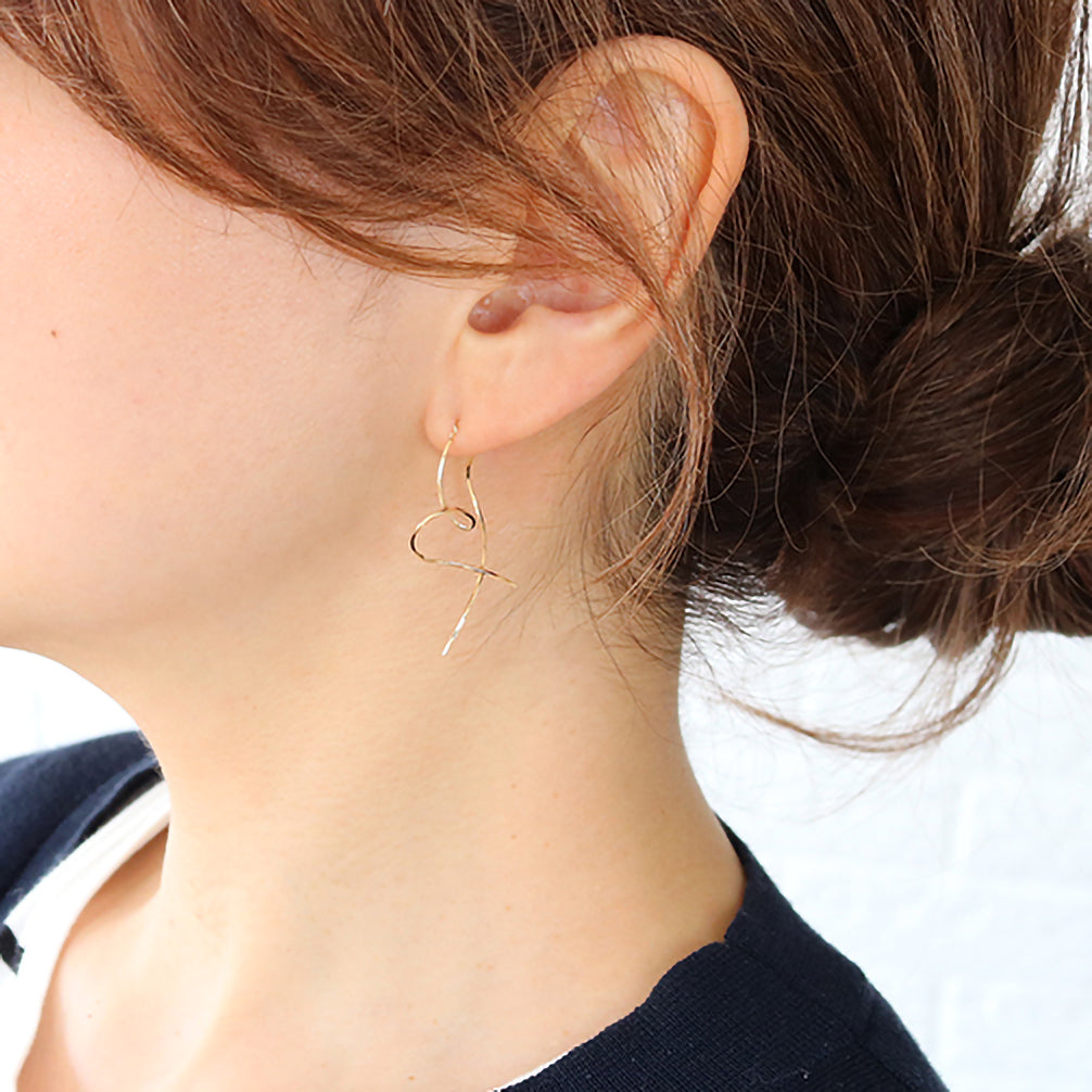 K18ピアス(ハートモチーフ)《ZH10142-YG》