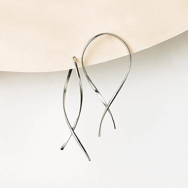 プラチナピアス《ZH10146-PT》 | 京セラジュエリー オンラインストア