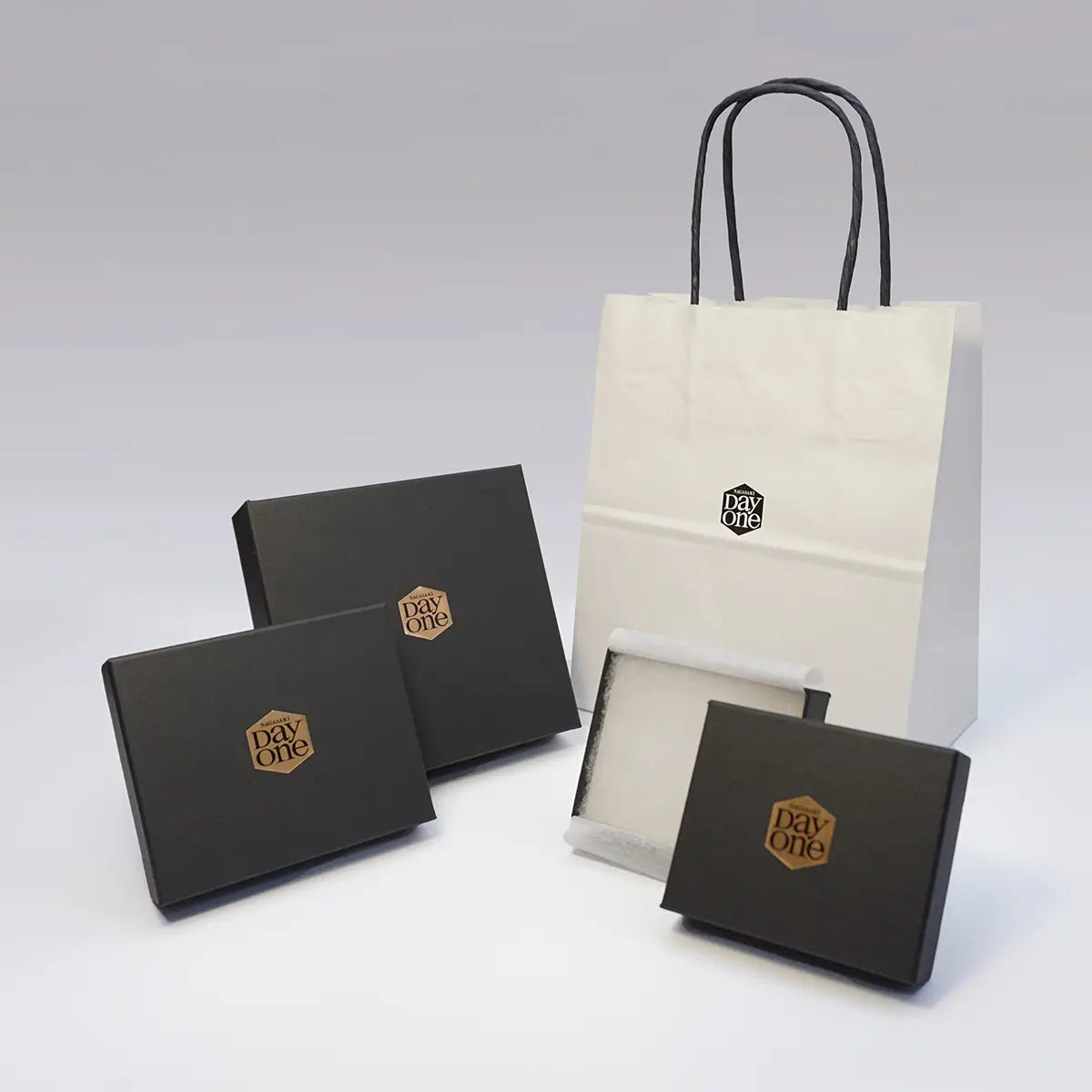 べっ甲 ブローチ（ネコモチーフ）《M0080011》