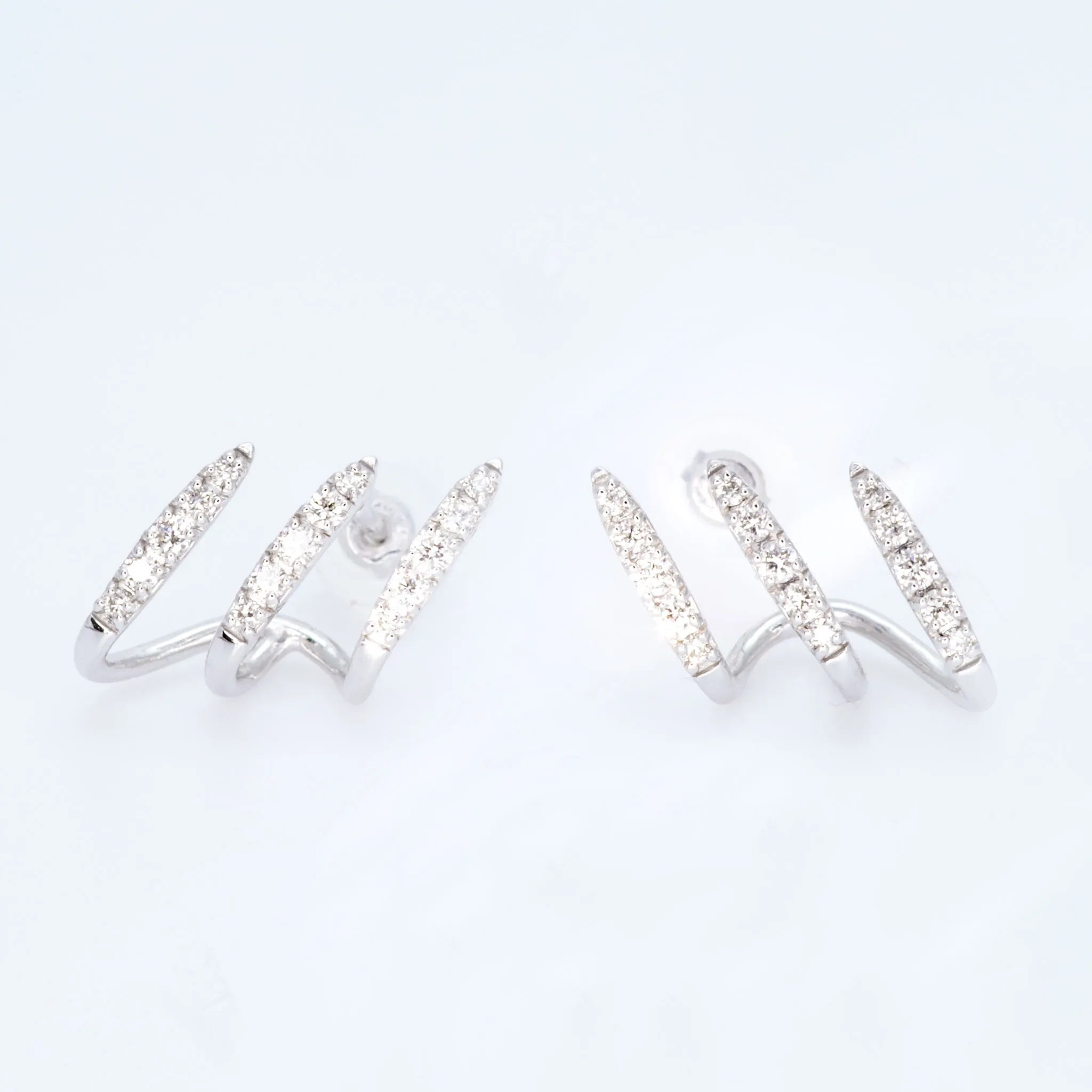 ダイヤモンド K18ピアス(計0.26ct/ホワイトゴールド/３連風)《WEPD4316》
